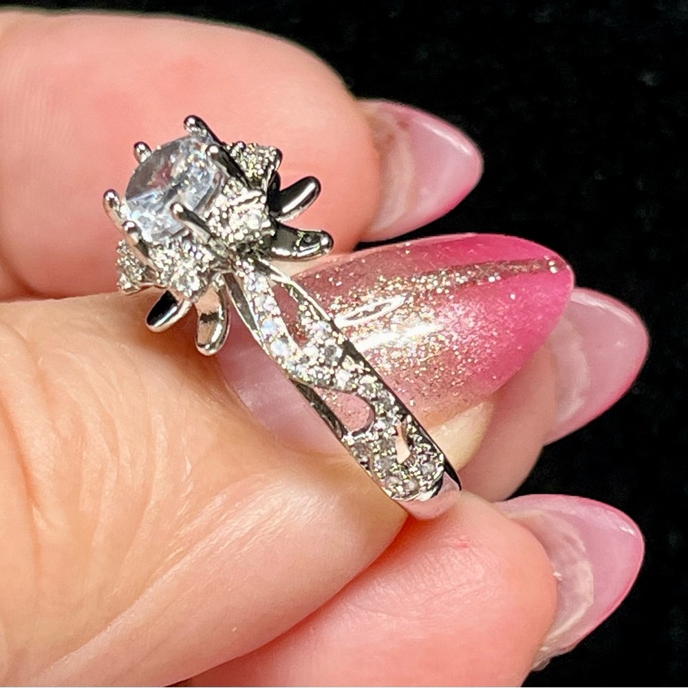 Elegant Silver Ring with Clear Gemstone